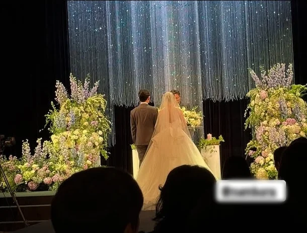 Nam Bo-ra weddingwedding-bride-groom-flowers-decor.