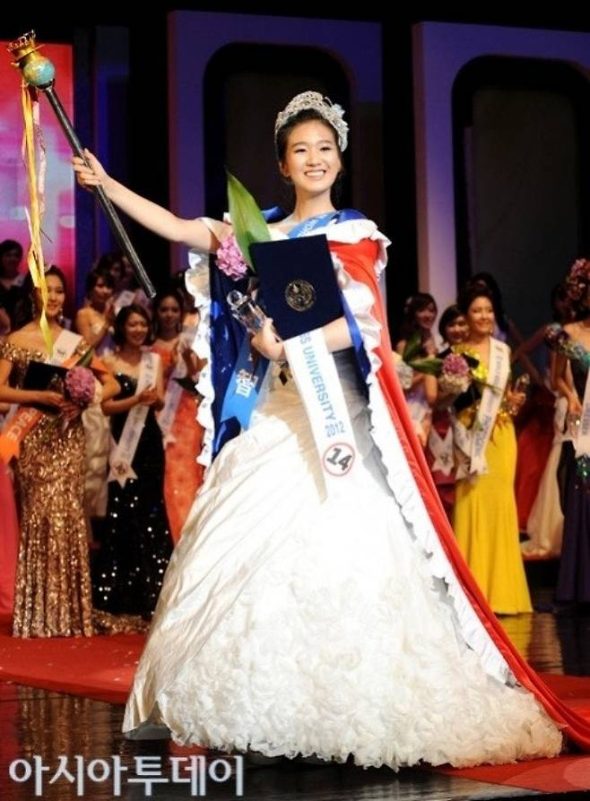Kim Hye-in Resident Playbookpageant-winner-scepter-gown-crown.