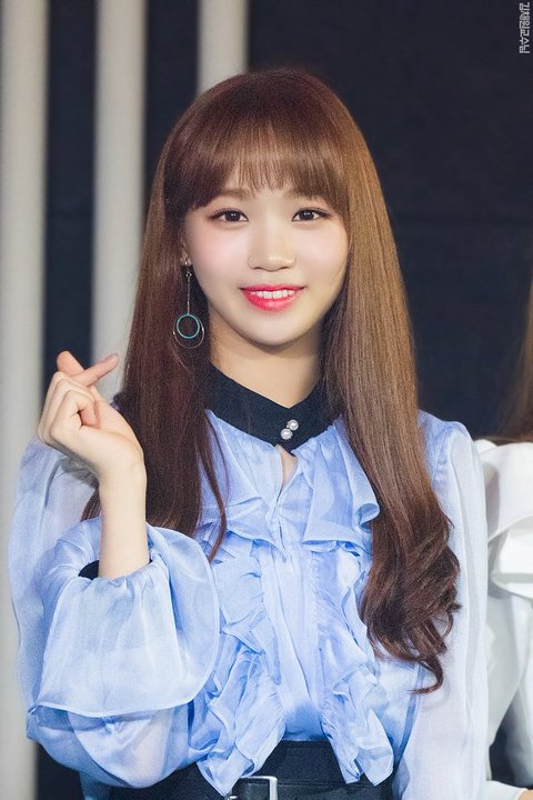 Kim Chaewon plastic surgerywoman-heart-earrings-ruffled-shirt.