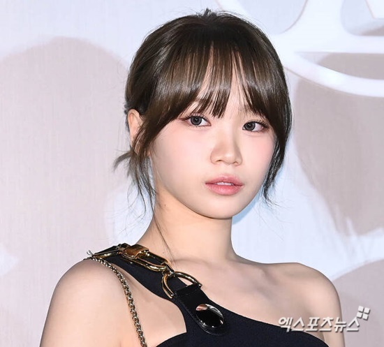 Kim Chaewon plastic surgerykorean-woman-bangs-portrait-fashion.