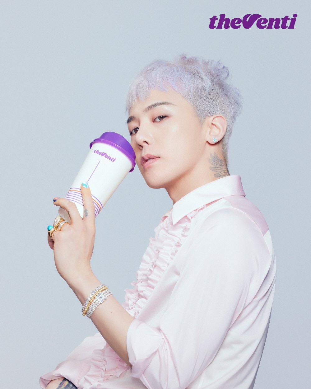 G-Dragon The Venti modelg-dragon-theventi-lavenderhair-pinkshirt.