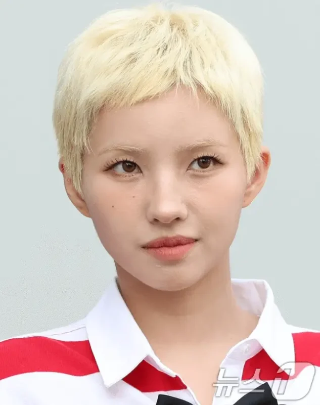 Soyeon blonde haircutwoman-blonde-hair-close-up.