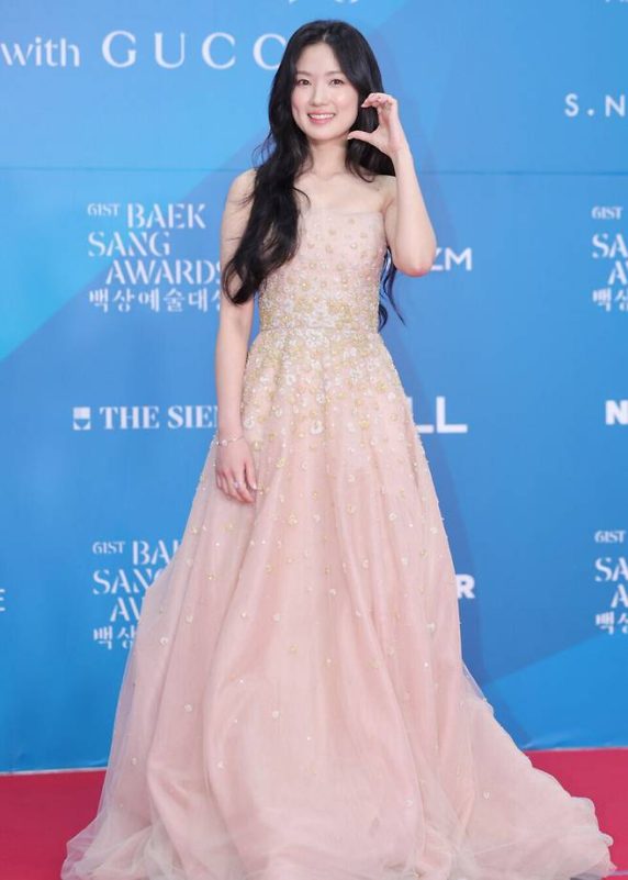 2025-baeksang-red-carpet-dresses-kim-hye-yoon