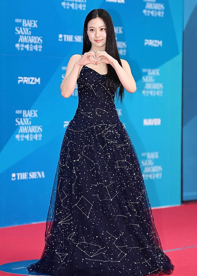 2025-baeksang-red-carpet-dresses-go-min-si