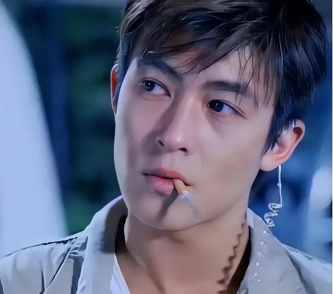 Edison Chen photo scandalman-cigarette-earpiece-looking-left.