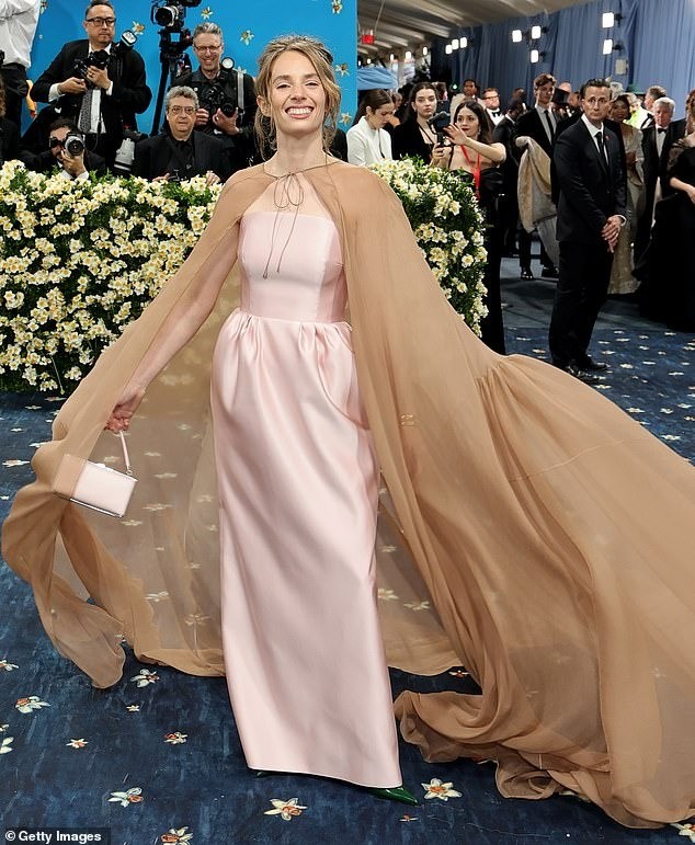 maya-hawke-met-gala-2025