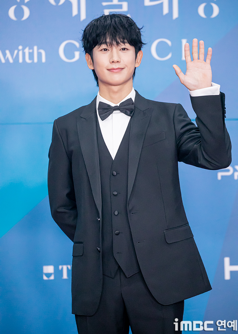 baeksang-2025-jung-hae-in