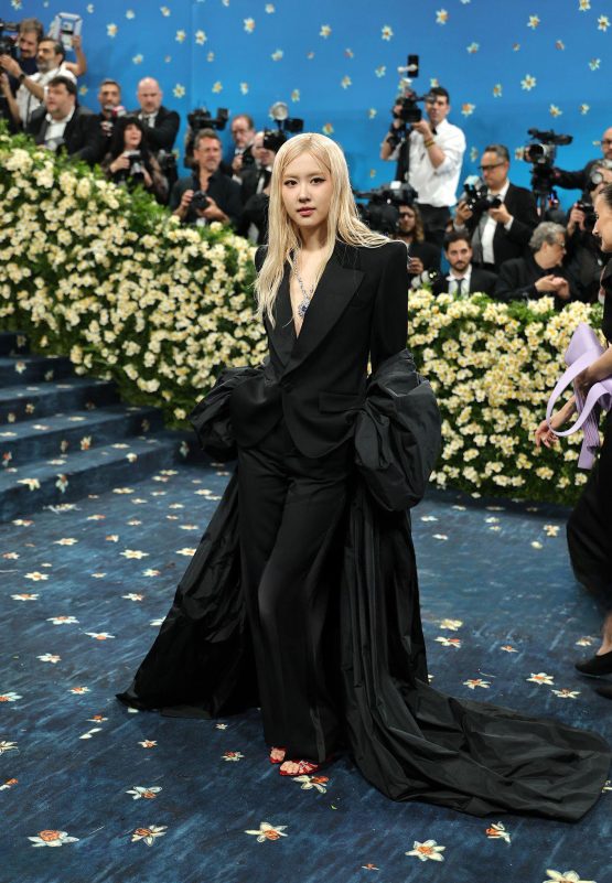 met-gala-2025-rose