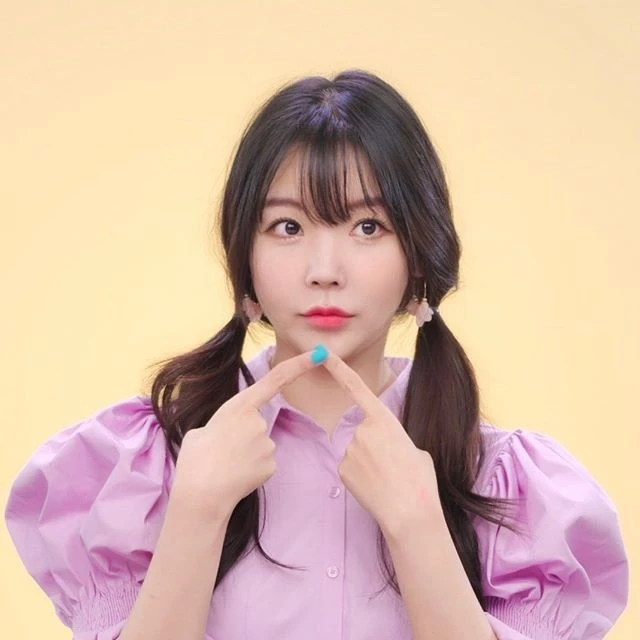 Former K-Pop Idol Sparks Backlash After Revealing Intimate Details of Past Relationship Amid SEVENTEEN Hoshi Rumors Raina 1