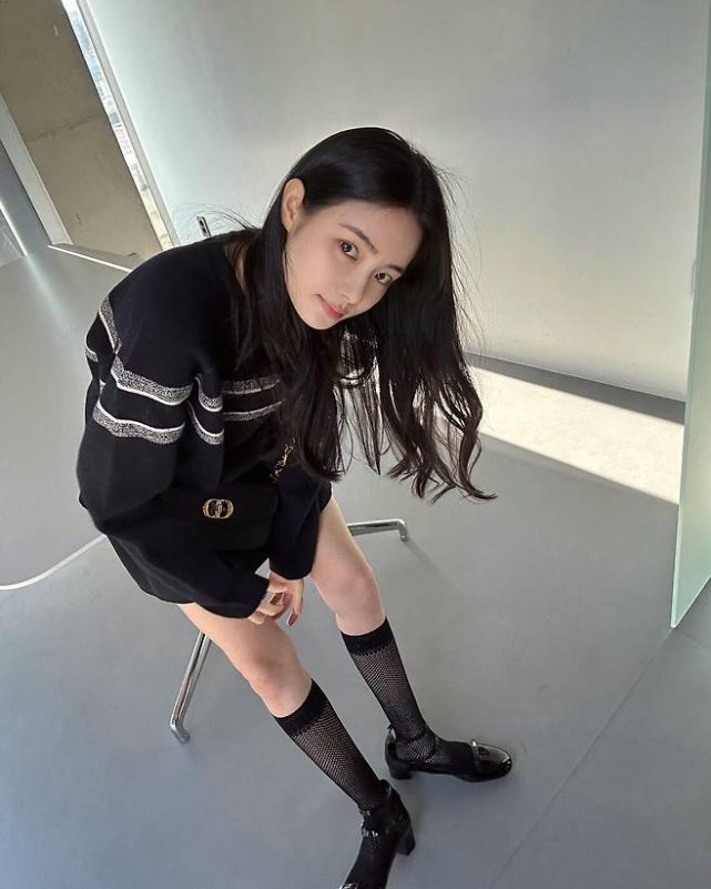 Rising Star Hong Su-zu Shines Bright in Disney+ Hit The Impossible Heir 6