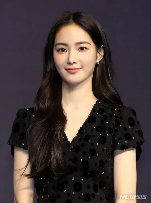 Rising Star Hong Su-zu Shines Bright in Disney+ Hit The Impossible Heir 1