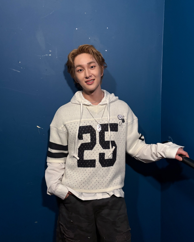 SHINee’s Onew Earns Praise for Cultural Sensitivity During US Tour 1