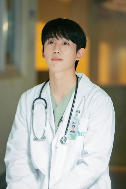 Jung Hae-in doctor roledoctor-stethoscope-coat-portrait.