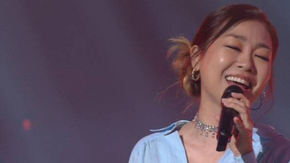 Lena Park vocal cord cystsinger-microphone-performance-asian.