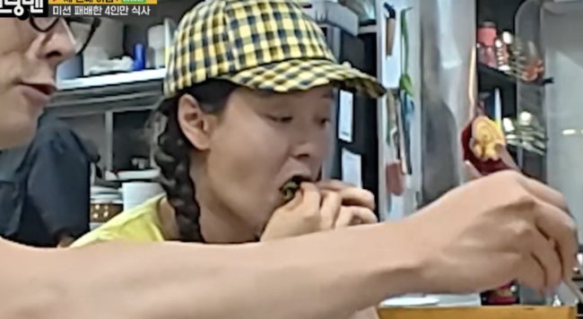 song-ji-hyo-upzipped-pants-running-man-buffet-moment