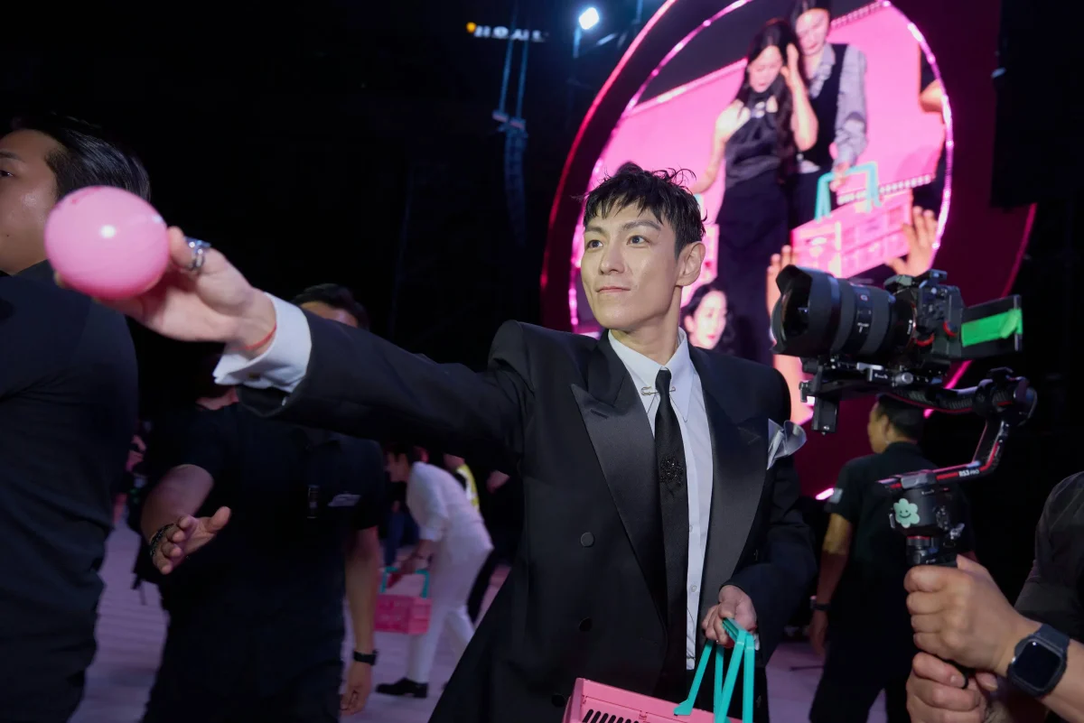 t.o.p squid game 3 comebackman-tuxedo-pinkballoon-camera.