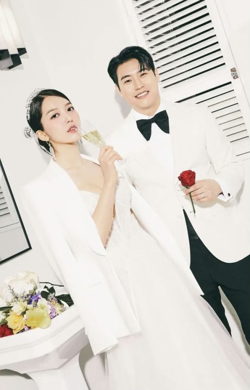 aoa chanmi weddingwedding-couple-champagne-rose.