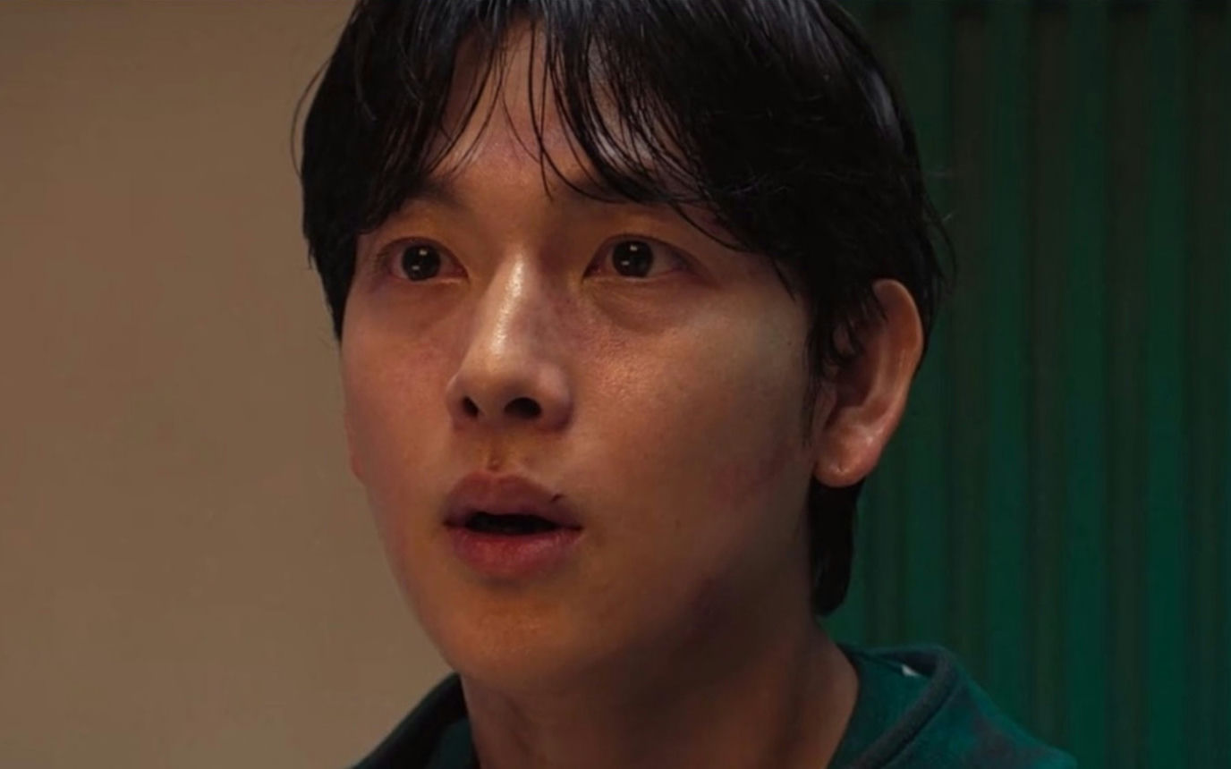 lee myeong-gi squid game 3man-shocked-expression-indoors.