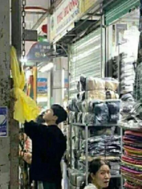 bts jimin jungkook da nang flightstreet-market-vendor-yellow-woman.