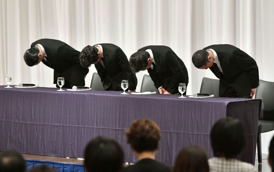 taichi kokubun nude photos scandalbowing-apology-suits-audience.