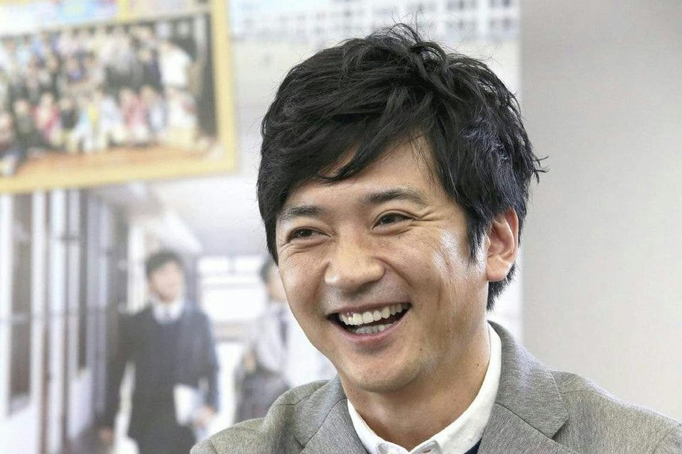 taichi kokubun nude photos scandalman-smiling-blackHair-graySuit.