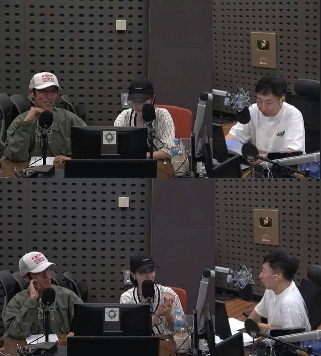 bbaek ga flight attendant storyradio-studio-microphones-hats.