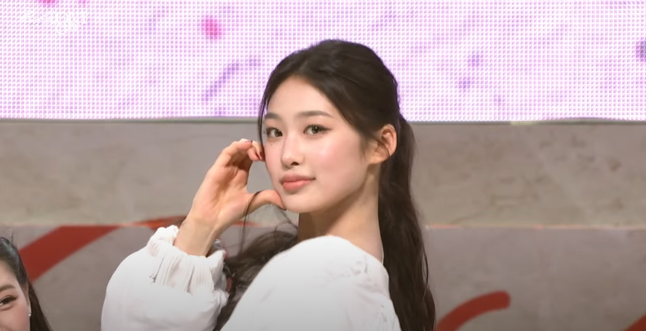 baby-dont-cry-debut-visuals-3
