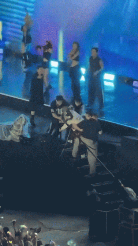 g-dragon stage incident vietnamConcert-Stage-Performers-Audience.