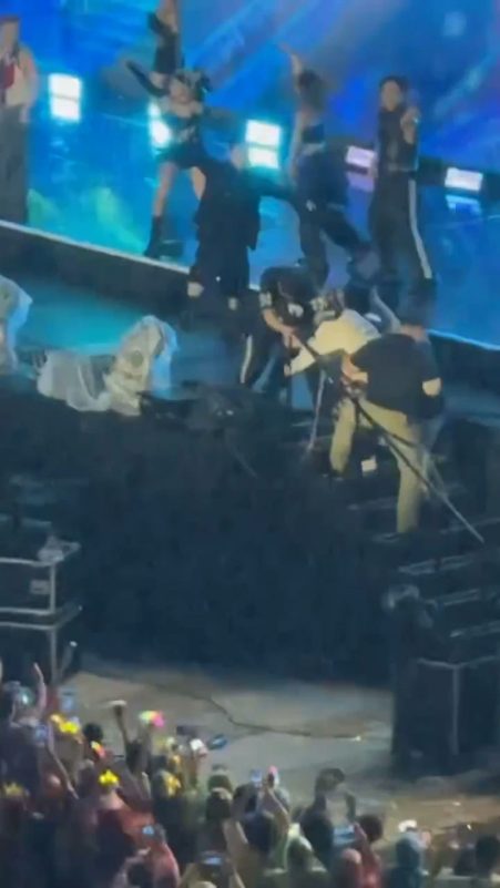 g-dragon stage incident vietnamConcert-Stage-Performers-Audience.