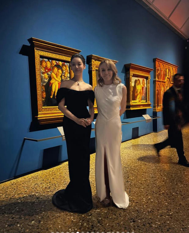 cha joo-young milan grace kellyTwoWomen-Museum-FormalDresses-Artworks.