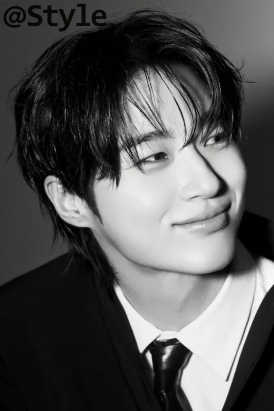 byun woo‑seok asea 2025 triple winportrait-monochrome-suit-Asian.