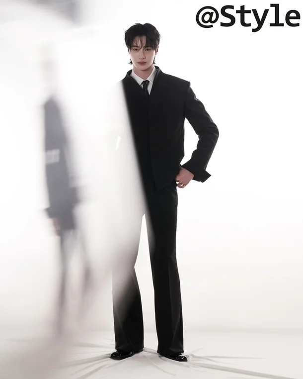 byun woo‑seok asea 2025 triple winman-suit-style-pose.