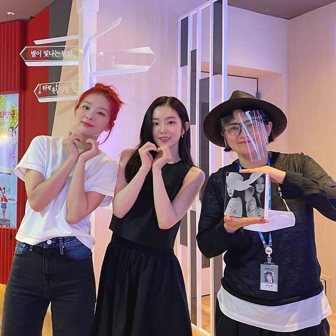 red velvet irene risethree-women-heartgesture-album-indoor.