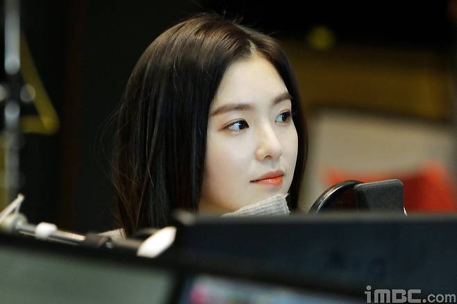 red velvet irene riseIrene-microphone-portrait-indoor.
