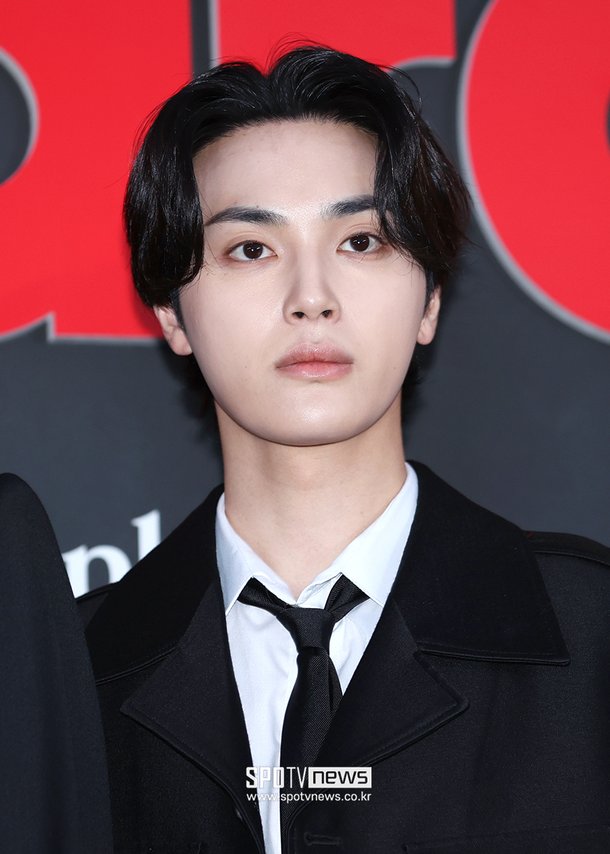 k-pop male idol sex scandalsman-suit-tie-formal.