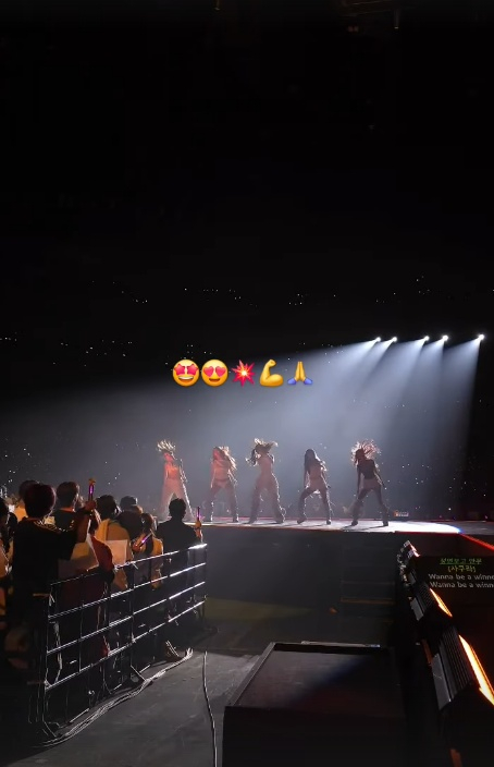 bang si-hyuk le sserafim japan tourconcert-audience-performance-stage.