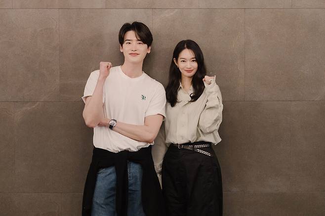 the remarried empress live-actioncouple-fists-smiling-KoreanDrama.
