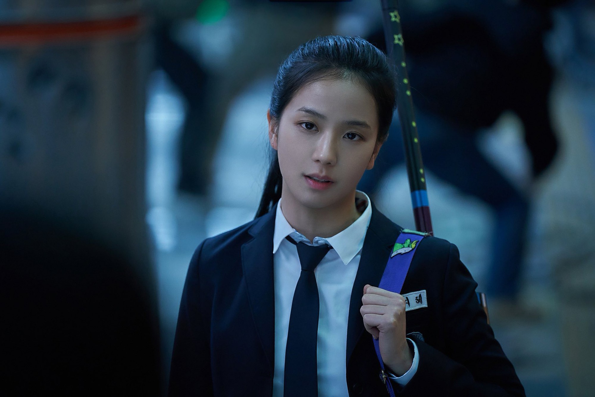 kim byung-woo jisoo casting controversyJisoo-SchoolUniform-Serious-Portrait.