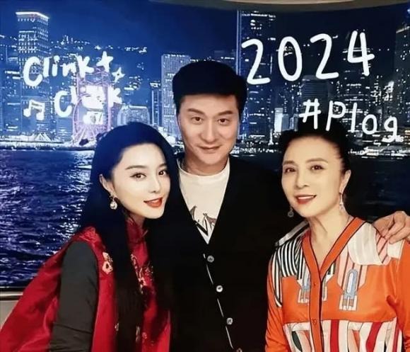 Fans Shocked by Fan Bingbing’s Father’s Youthful Looks at 73 2