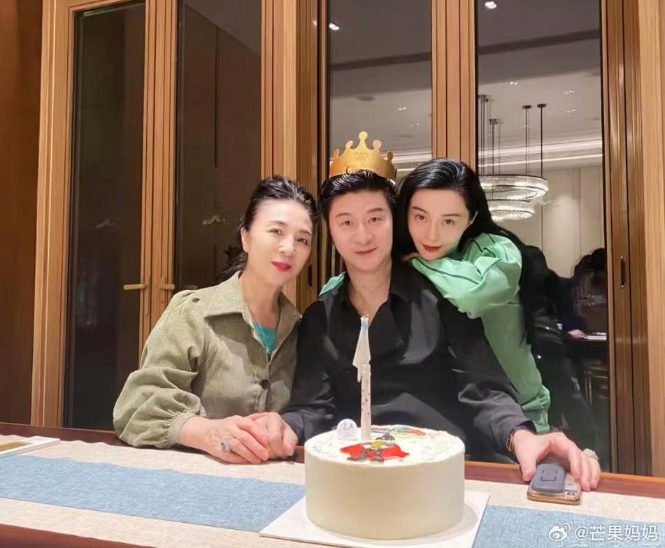 Fans Shocked by Fan Bingbing’s Father’s Youthful Looks at 73 4