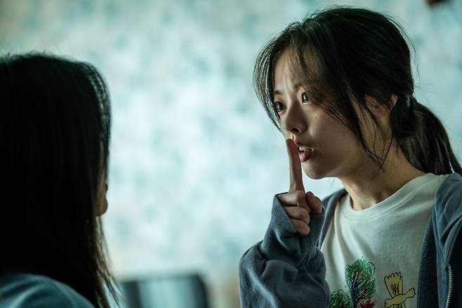 lee sun-bin noise moviewoman-shushing-finger-expression-portrait.