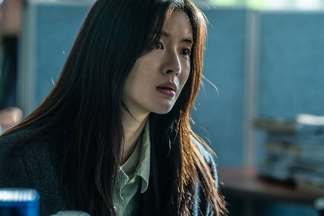 lee sun-bin noise moviewoman-worried-indoors-portrait.