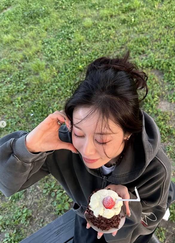 jiyeon birthday celebration malaysiawoman-cake-hoodie-outdoors.