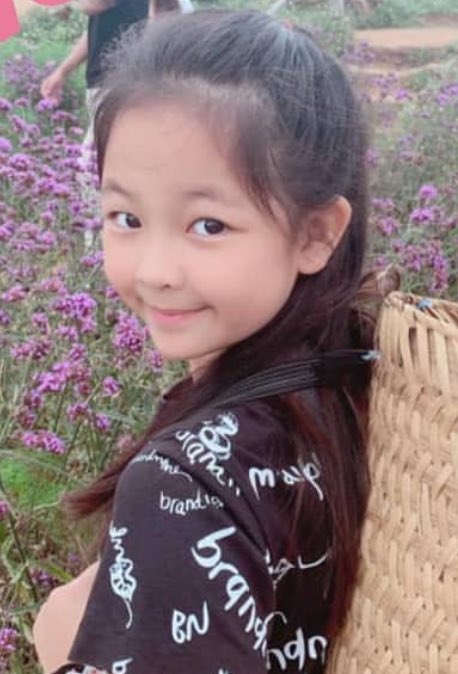 chanya yg next monsterchild-flowers-basket-portrait.