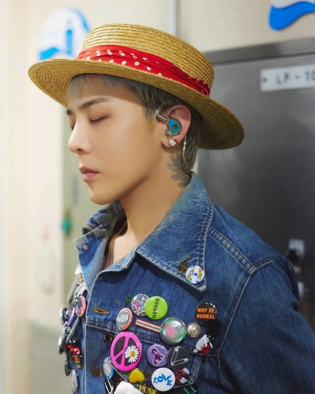 g-dragon net worthman-hat-denimjacket-badges.