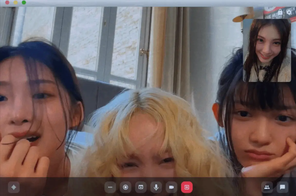 baby dont cry visualsvideocall-asian-friends-window-smile.