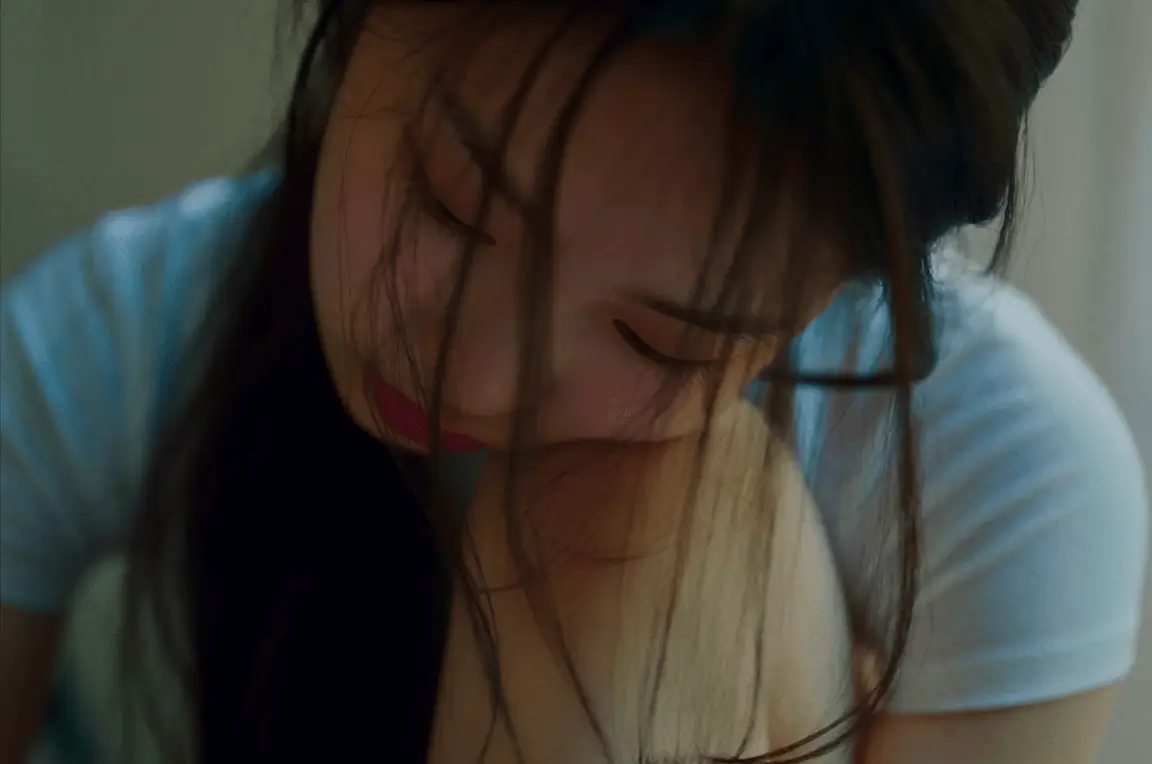 baby dont cry visualswoman-sad-eyesclosed-hair.