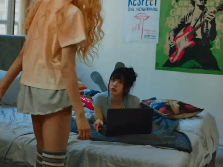 baby dont cry visualsbedroom-laptop-poster-bangs.