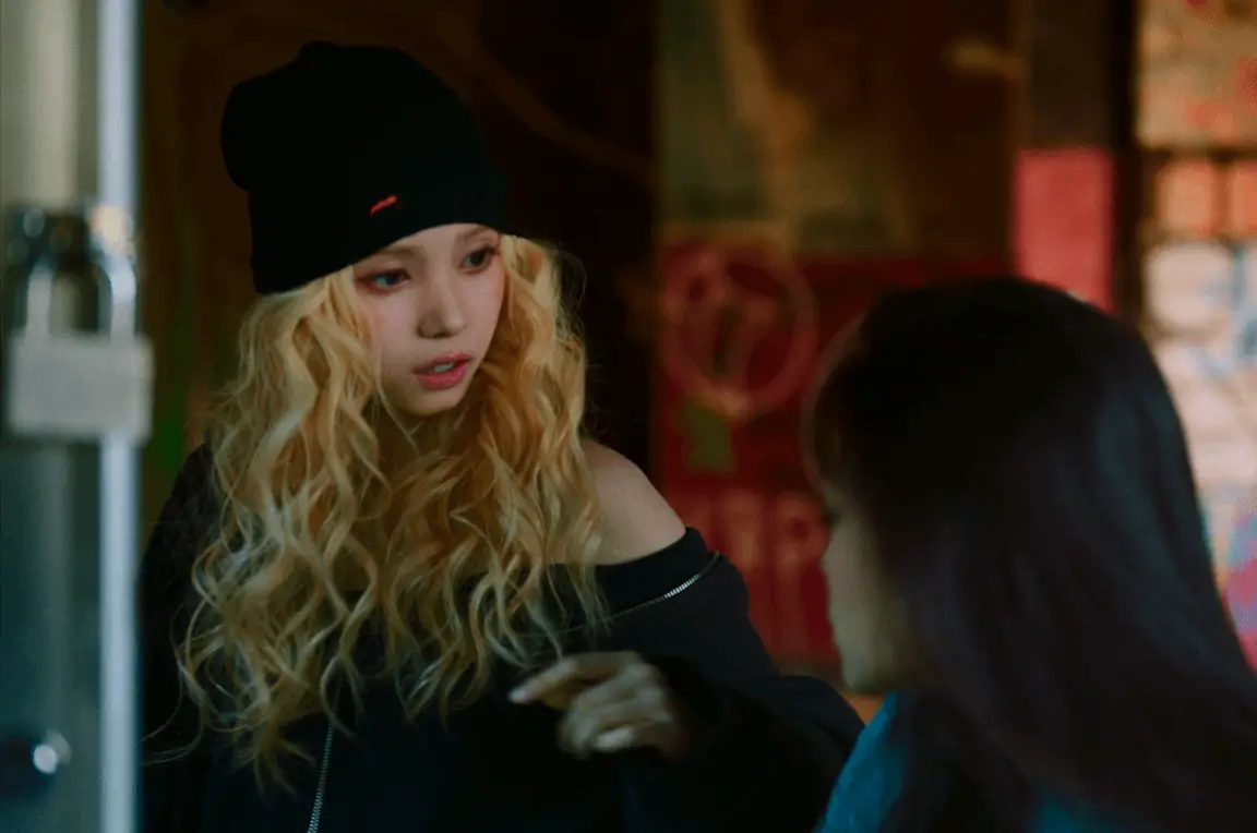 baby dont cry visualsblonde-beanie-pointing-conversation.