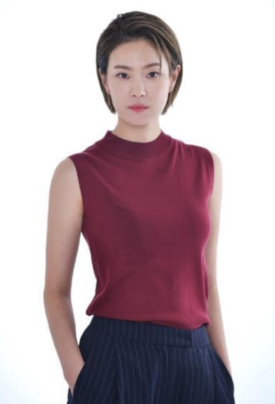 ok ja‑yeon seoul national dropout for actingportrait-woman-sleeveless-business.